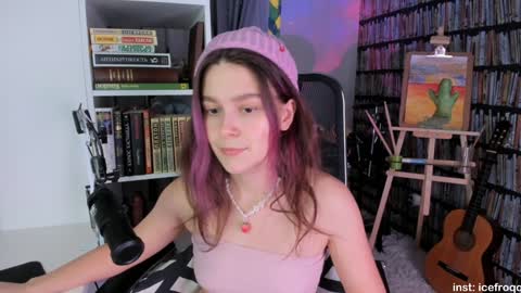 Snapshot of icefroq chatting on December 4, 6:33 pm Julia online show from December 4, 6:33 pm