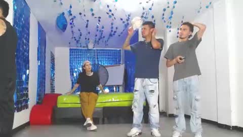 THOMAS AND DAMIAND online show from February 25, 4:04 pm