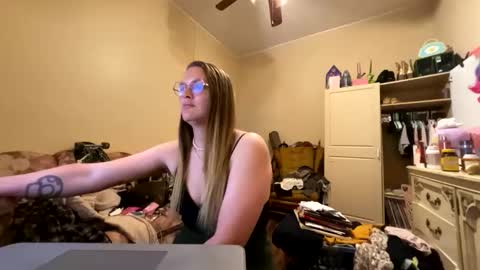 ickybratt online show from April 2, 12:45 pm