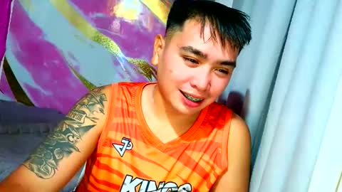 Snapshot of iconic_vince chatting on October 12, 1:15 pm iconic_vince online show from October 12, 1:15 pm