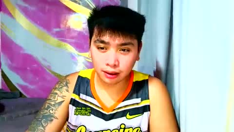Snapshot of iconic_vince chatting on October 9, 3:39 pm iconic_vince online show from October 9, 3:39 pm