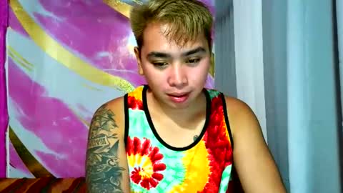 Snapshot of iconic_vince chatting on October 1, 2:05 pm iconic_vince online show from October 1, 2:05 pm