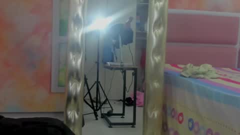 Snapshot of idiris_big chatting on February 9, 3:23 pm Idiris online show from February 9, 3:23 pm