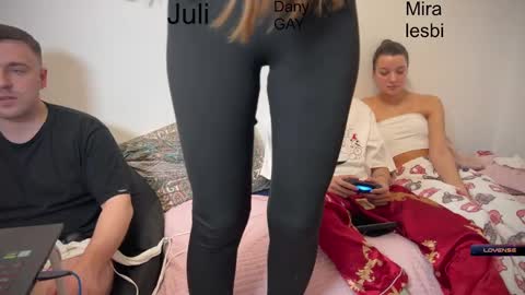 Snapshot of ihavepaws33 chatting on January 9, 4:39 pm Julia and Mira online show from January 9, 4:39 pm