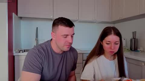 Snapshot of ihavepaws33 chatting on September 28, 1:53 pm Julia and Mira online show from September 28, 1:53 pm