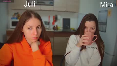 Snapshot of ihavepaws33 chatting on February 14, 4:04 am Julia and Mira online show from February 14, 4:04 am