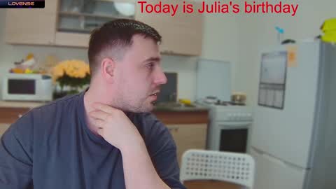 Snapshot of ihavepaws33 chatting on January 21, 6:34 pm Julia and Mira online show from January 21, 6:34 pm