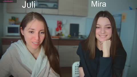 Snapshot of ihavepaws33 chatting on February 24, 1:42 pm Julia and Mira online show from February 24, 1:42 pm