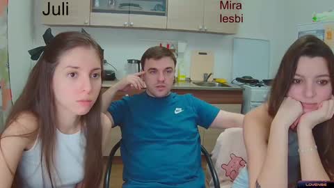 Snapshot of ihavepaws33 chatting on January 8, 4:00 pm Julia and Mira online show from January 8, 4:00 pm