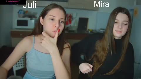Snapshot of ihavepaws33 chatting on February 28, 3:48 pm Julia and Mira online show from February 28, 3:48 pm