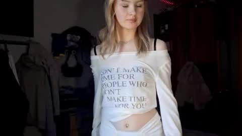 ShyLuna online show from March 21, 7:25 am