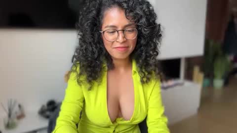 Kloe online show from November 18, 8:45 pm