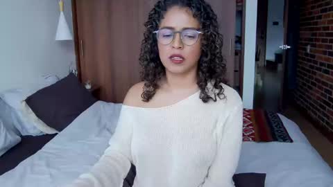 Snapshot of illaroom chatting on December 2, 10:07 pm Kloe online show from December 2, 10:07 pm