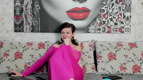 Snapshot of illegalbeauty87 chatting on February 7, 3:02 am Ingrid or more easier...Miss GoDDess Mistress online show from February 7, 3:02 am