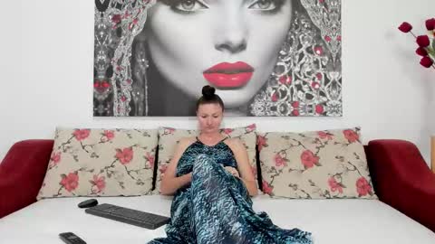 Snapshot of illegalbeauty87 chatting on September 14, 6:20 pm Ingrid or more easier...Miss GoDDess Mistress online show from September 14, 6:20 pm