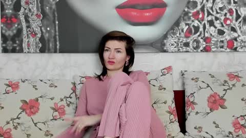 Snapshot of illegalbeauty87 chatting on January 21, 7:04 am Ingrid or more easier...Miss GoDDess Mistress online show from January 21, 7:04 am