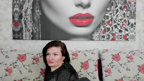 Snapshot of illegalbeauty87 chatting on January 23, 11:58 pm Ingrid or more easier...Miss GoDDess Mistress online show from January 23, 11:58 pm