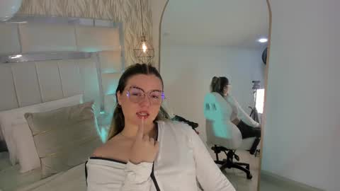 Snapshot of im_dalhia chatting on September 17, 9:29 pm DAHLIA online show from September 17, 9:29 pm