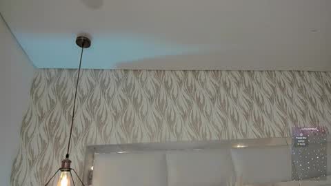 DAHLIA online show from December 3, 9:15 pm