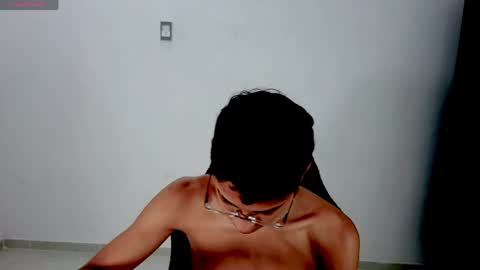 im_david01 online show from April 11, 4:11 pm