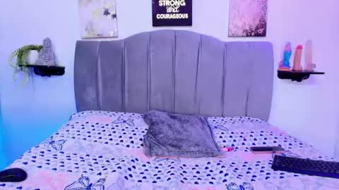 im_riley_ online show from June 16, 7:18 pm