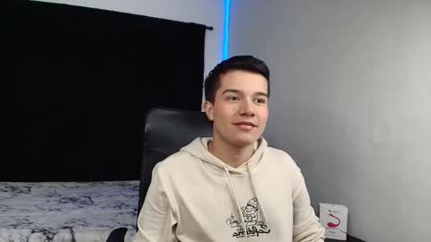 Snapshot of im_tommyrosse chatting on October 28, 8:32 pm im_tommyrosse online show from October 28, 8:32 pm