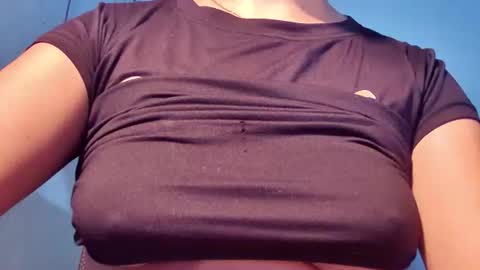 mia latina online show from March 3, 12:45 pm