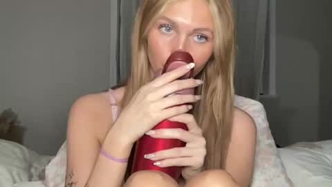 imkyliee online show from February 5, 4:16 am