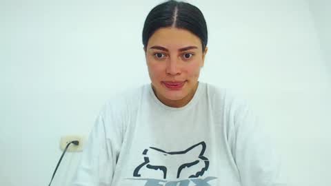 imsweetlips online show from April 12, 3:27 pm