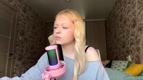 Lola online show from February 21, 11:13 am