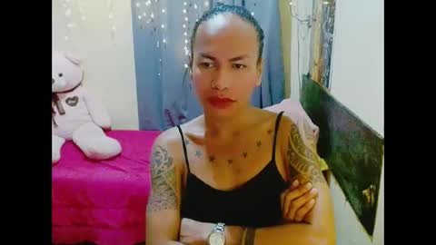Snapshot of indaypakay_ts chatting on October 12, 7:12 am Pakay online show from October 12, 7:12 am