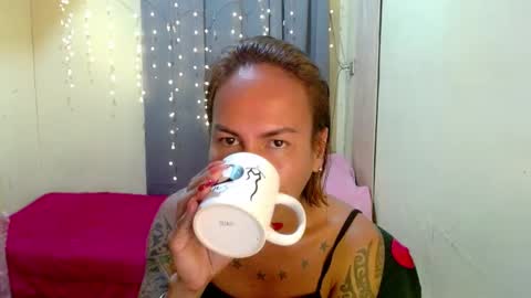 Snapshot of indaypakay_ts chatting on January 10, 7:25 am Pakay online show from January 10, 7:25 am