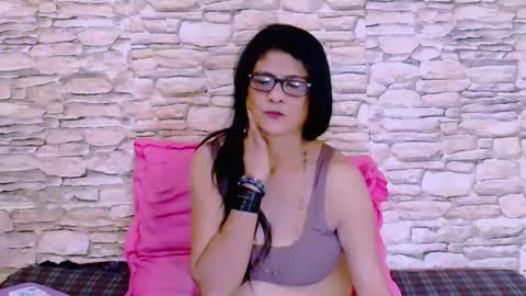 Snapshot of indianallure chatting on February 15, 6:01 pm Femiez online show from February 15, 6:01 pm