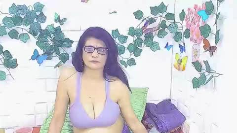 Snapshot of indianallure chatting on September 13, 7:11 am Femiez online show from September 13, 7:11 am