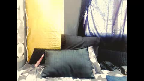 indianhoneyx online show from February 3, 6:40 am