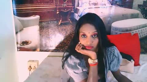 Snapshot of indianlovebug chatting on September 21, 7:40 pm Leah online show from September 21, 7:40 pm