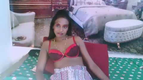 Snapshot of indianlovebug chatting on December 29, 8:48 pm Leah online show from December 29, 8:48 pm
