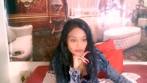 Snapshot of indianlovebug chatting on September 27, 9:12 pm Leah online show from September 27, 9:12 pm