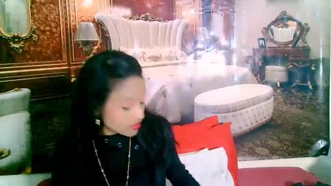 Snapshot of indianlovebug chatting on October 6, 5:03 am Leah online show from October 6, 5:03 am