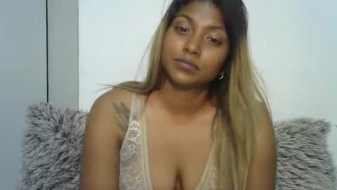 indianqtpie6 online show from November 6, 6:33 pm