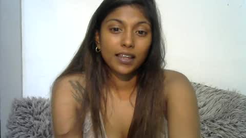 indianqtpie6 online show from June 29, 6:18 pm