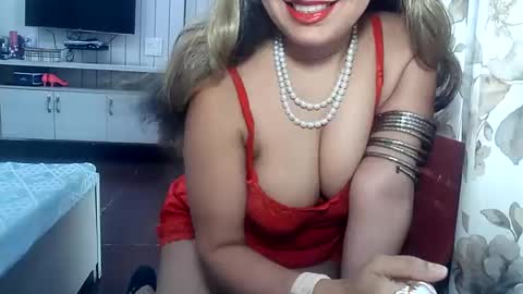 Snapshot of indianrads9 chatting on March 11, 6:41 am Radha online show from March 11, 6:41 am