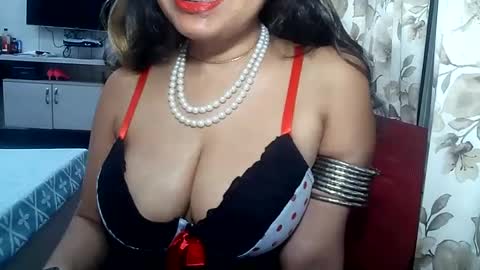 Snapshot of indianrads9 chatting on February 2, 6:10 pm Radha online show from February 2, 6:10 pm