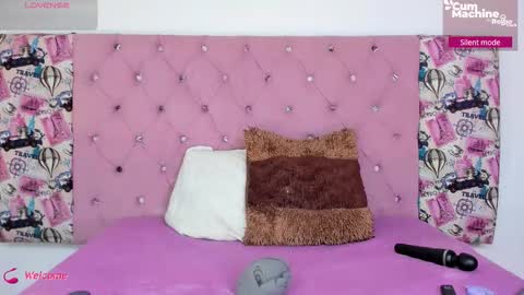Snapshot of indira_collins chatting on September 30, 6:29 pm Indi online show from September 30, 6:29 pm