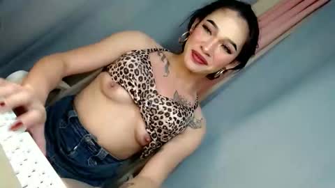 Mae online show from May 23, 3:08 pm