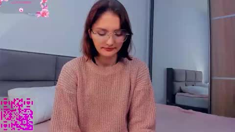Snapshot of inellcanty chatting on October 13, 4:03 am Kira online show from October 13, 4:03 am