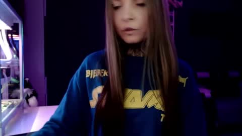 Snapshot of inesdesire chatting on February 19, 10:31 pm InesDesire online show from February 19, 10:31 pm