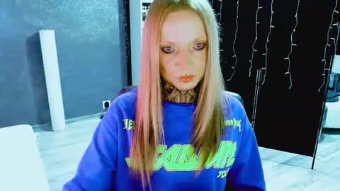 Snapshot of inesdesire chatting on September 16, 7:22 am InesDesire online show from September 16, 7:22 am