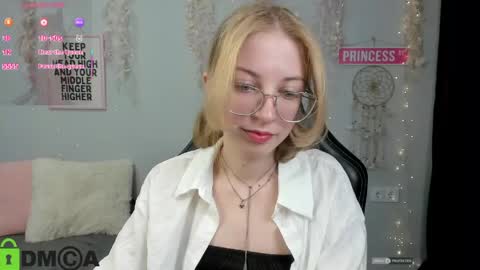Mia online show from May 6, 12:44 pm