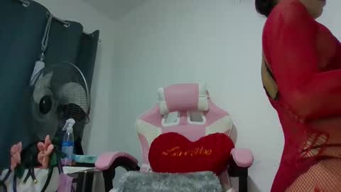 infinity_hottie19 online show from April 28, 6:23 pm